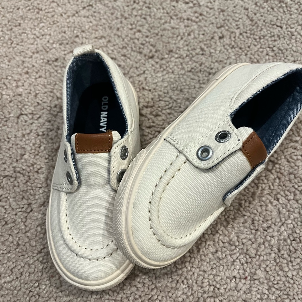Old navy kids slip on shoes